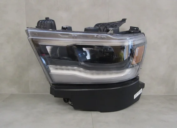 Zamów dziś LAMPA PRZÓD DODGE RAM V 1500 LED CIEMNA USA 19- LH LEWA P68533275AB